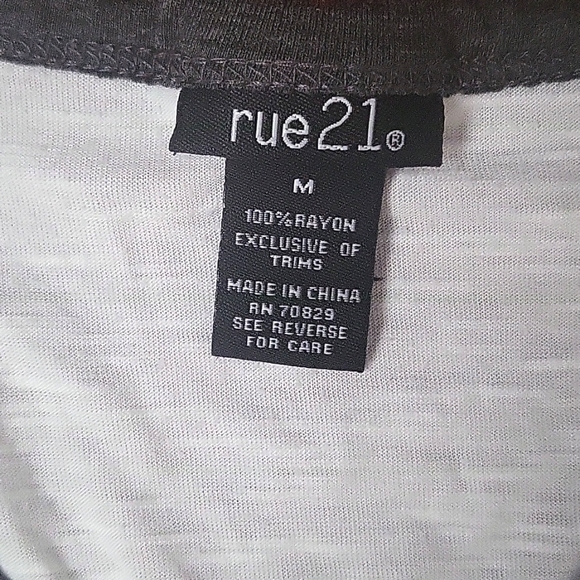 Rue21 Short Sleeve T-Shirt - Picture 3 of 6